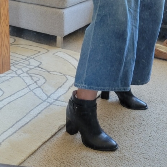 Madewell Black Leather Boots - Picture 2 of 12